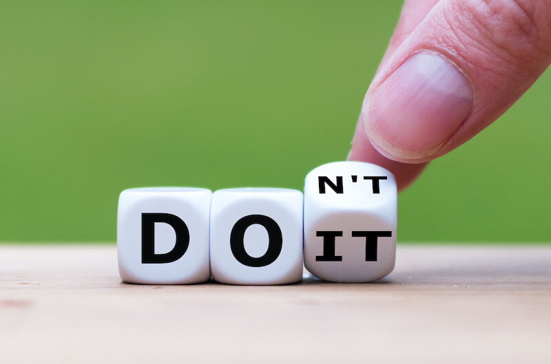 Hand turns a dice and changes the expression "don't" to "do it".