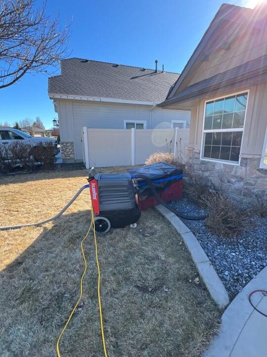 Equipment air scrubbers