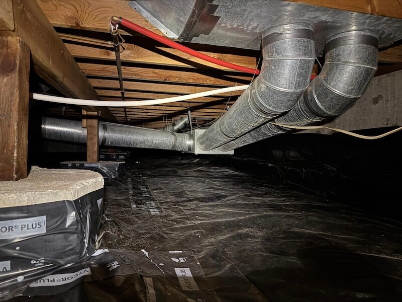 Crawlspace with Vapor Barrier Treatment